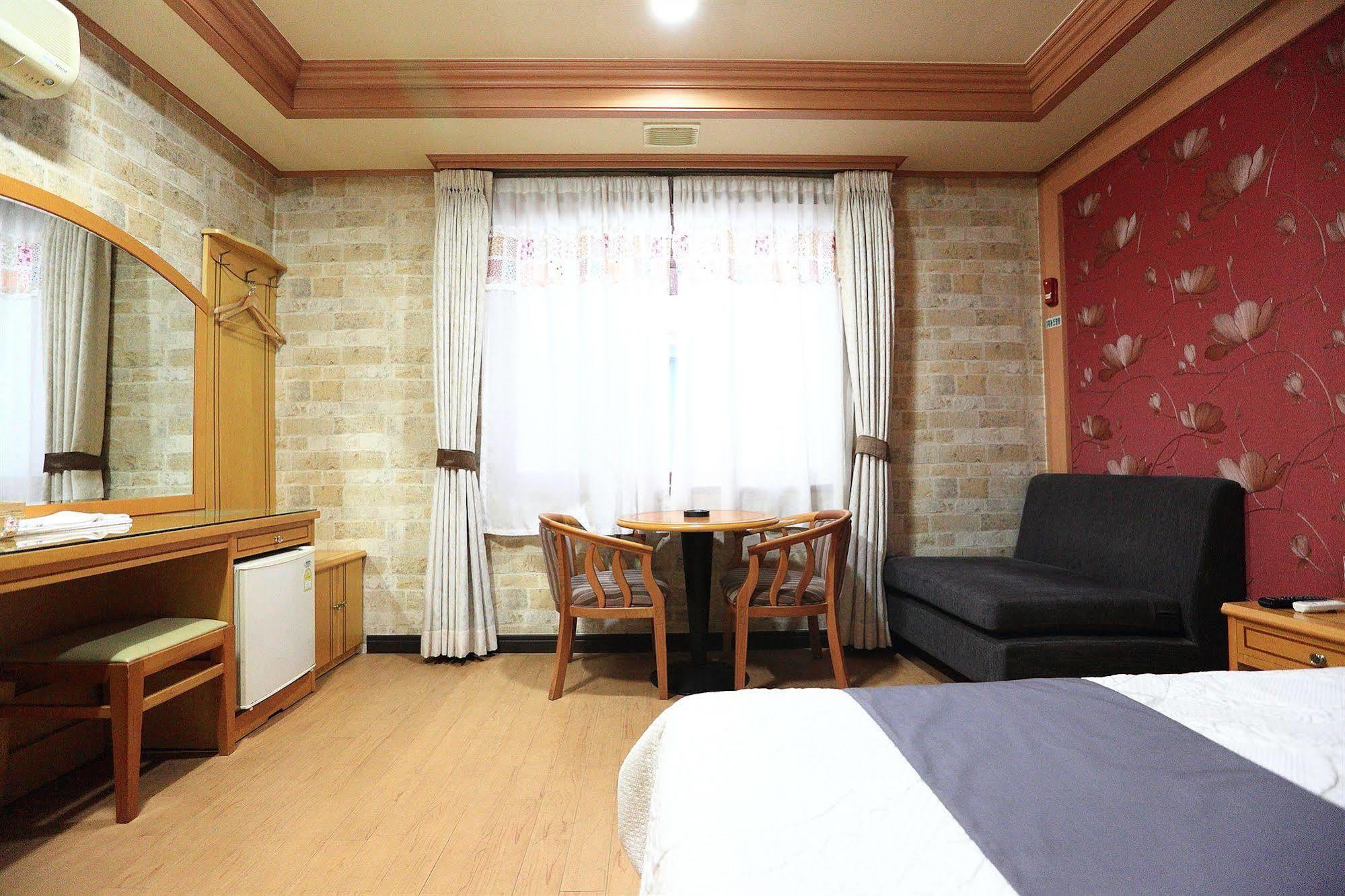 Jeju Olleh Hotel מראה חיצוני תמונה