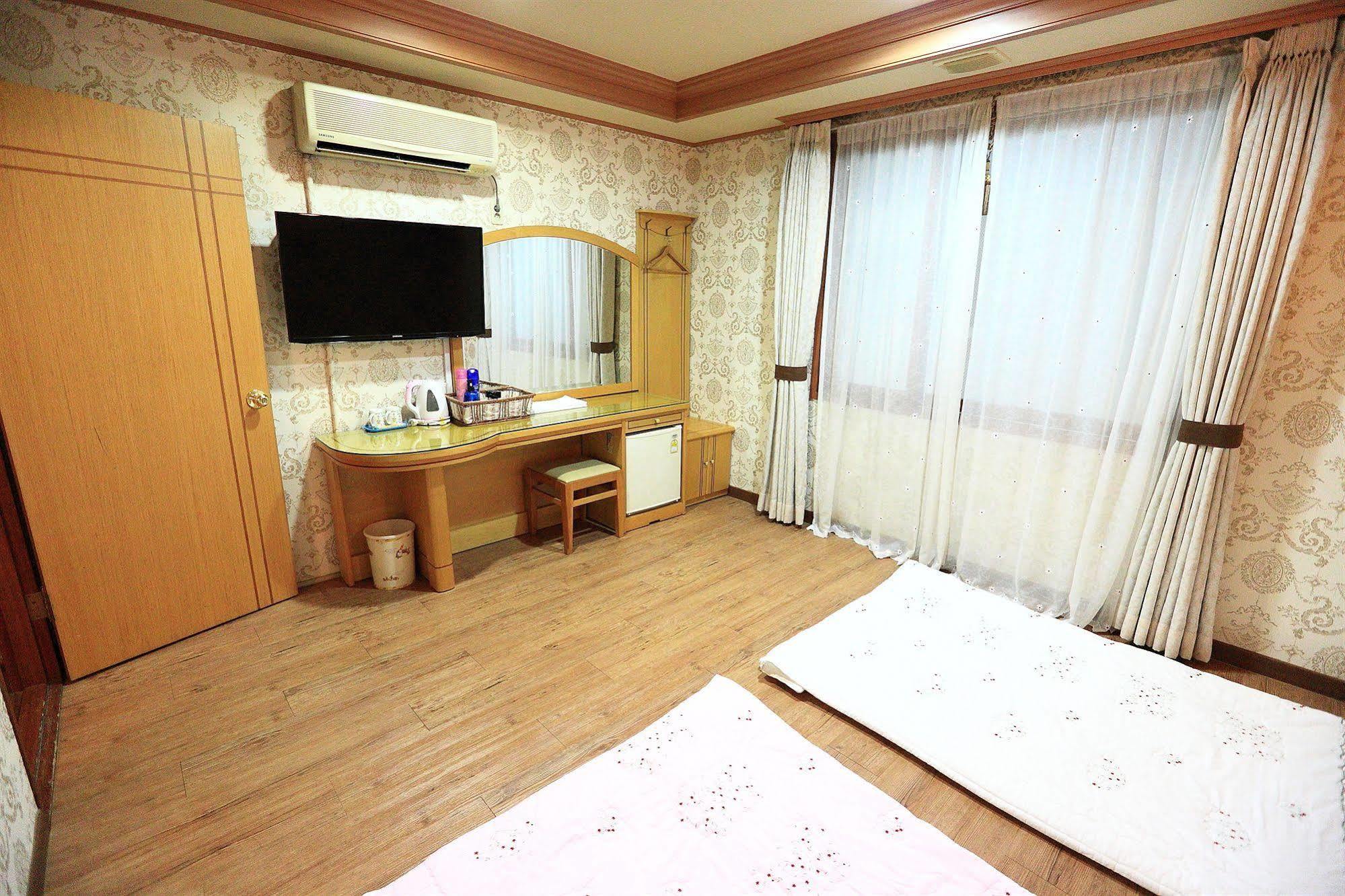 Jeju Olleh Hotel מראה חיצוני תמונה